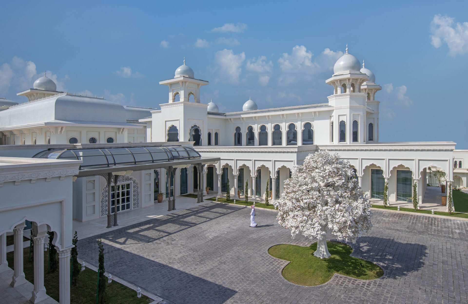 EXTERIOR PORT COCHERE