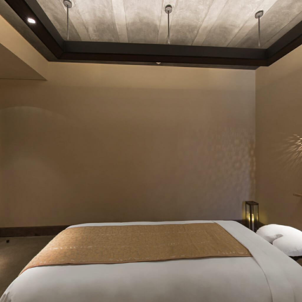 mens spa treatment room